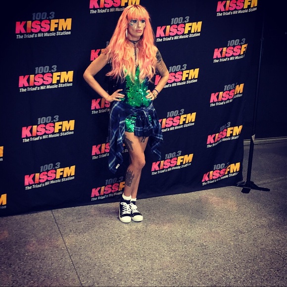 Meet your Posher, Destiny - Picture 6 of 7